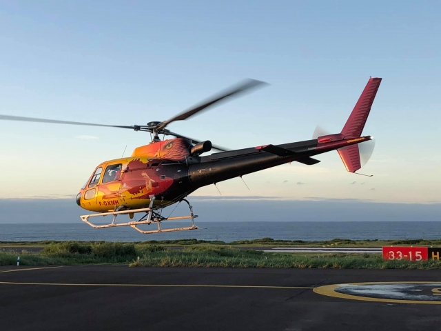 Despegue inminenle del helicóptero para descubrir Reunión Isla 