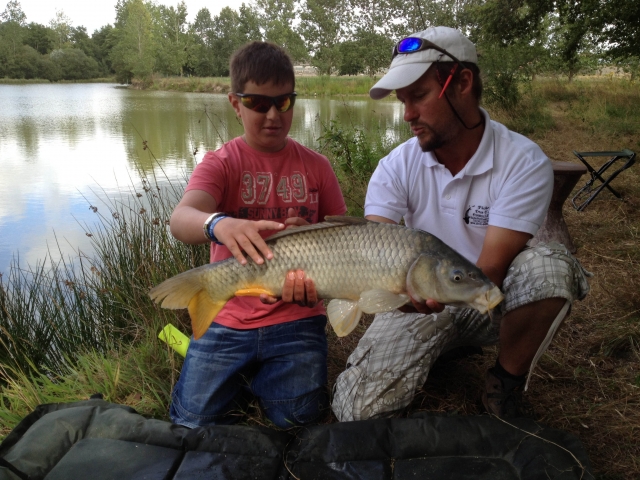 Fascinanle actividad de pesca para niños 