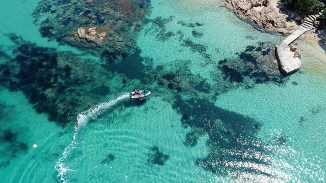 Descubrimiento de paisajes impresionantes en jet ski en Córcega