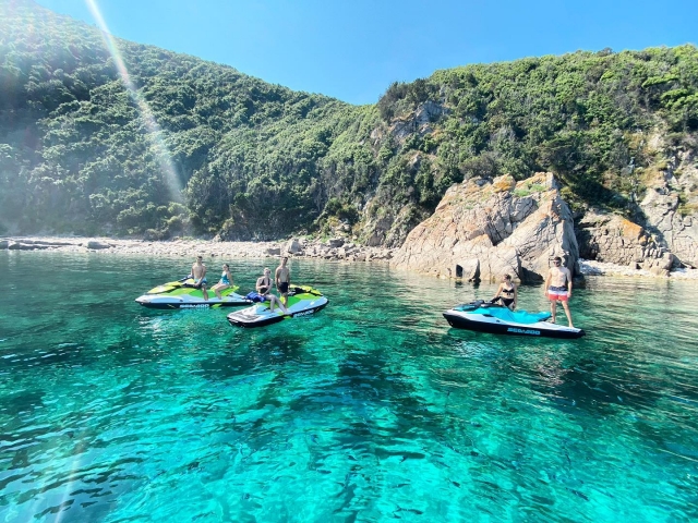 Paseo en jet ski en Córcega con amigos