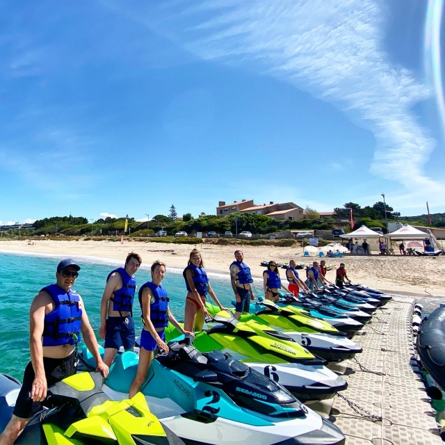 Listos para el paseo en jet ski en Córcega-du-Sud