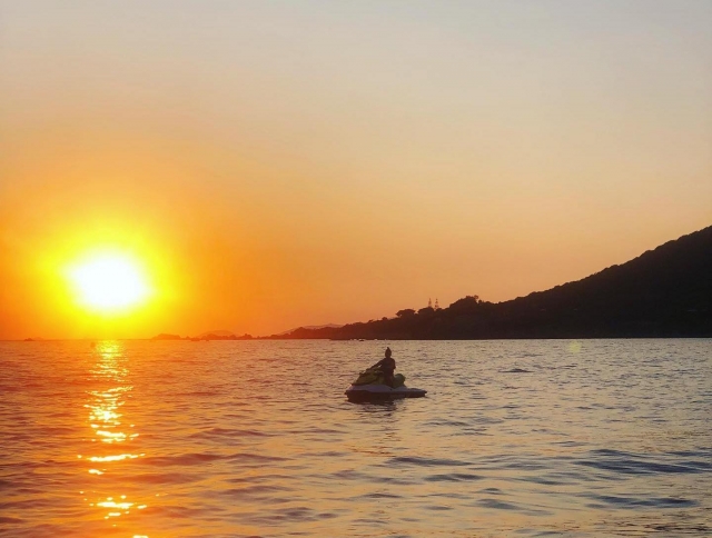  Iniciación a las jet skis al final del día en Córcega