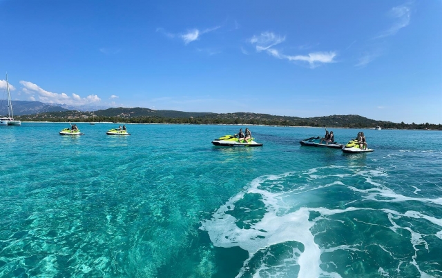  Paseo en jet ski con amigos en el sur de Córcega