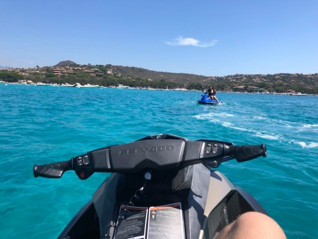  Vista desde la jet ski de los paisajes del sur de Córcega
