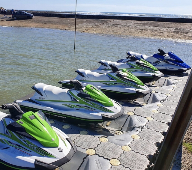  Jet skis en el puerto 