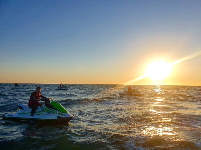  Paseo en jet ski al atardecer 