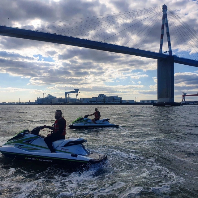  Su paseo en jet ski en Saint-Nazaire 