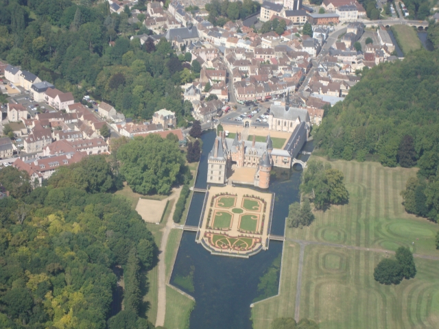  Vuelo sobre el castillo de Maintenon en paramotor 