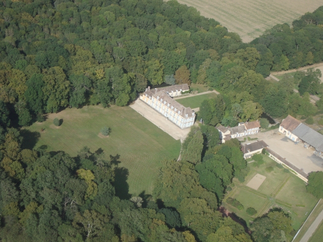 Vuelo sobre el castillo de Badonville en paramotor 