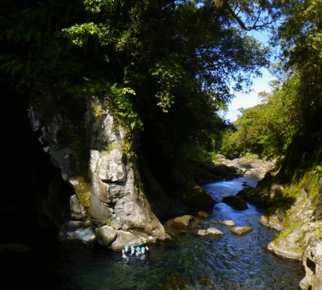  Actividad de barranquismo en Petit Galet 