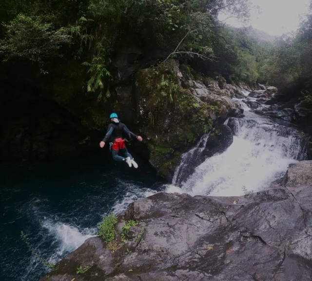  Barranquismo refrescante en las cascadas de la Isla de la Reunión 