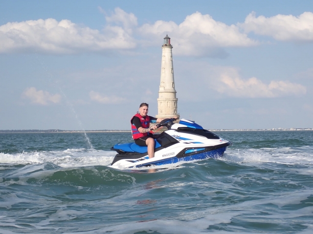  Paseo en jet ski biplaza en Le Verdon sur Mer 