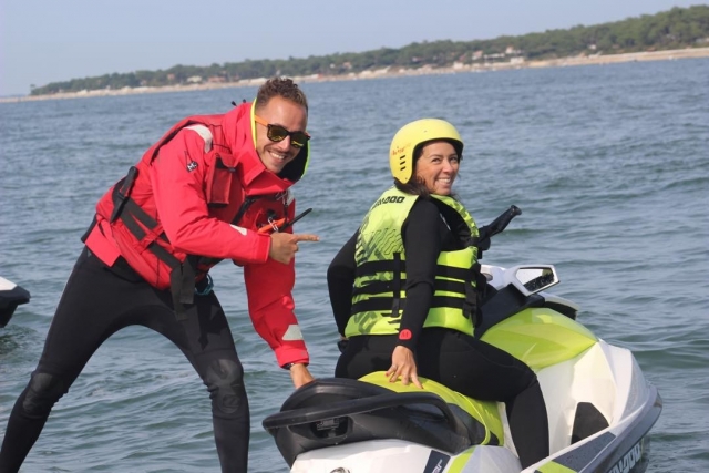  Preparativos para la camicrema en jet ski con nuestro personal cualificado instructor 