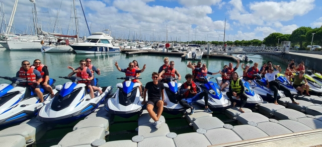  Jet ski a toda velocidad en la ría 