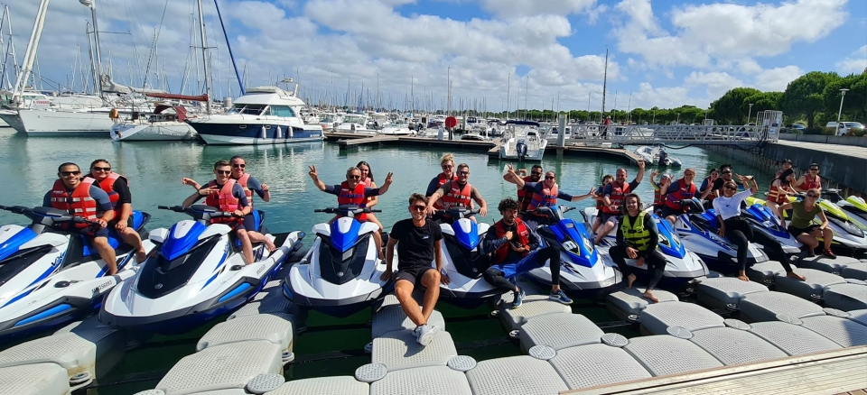  Jet ski a toda velocidad en la ría 
