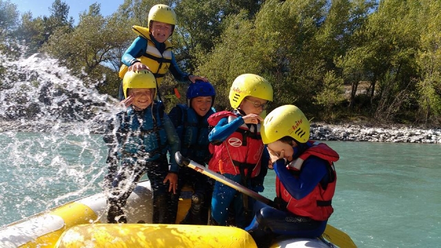  Muchas risas rafting