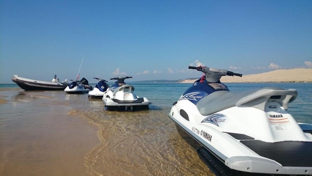 ¡Nuestras jet skis le están esperando! 
