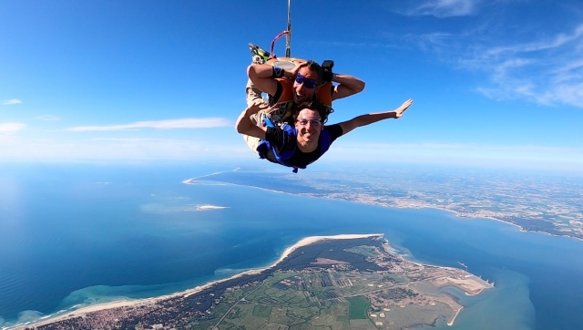  Salto en paracaídas acompañado de un instructor cualificado 
