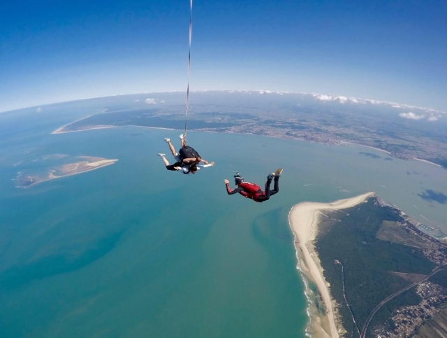 Salto en paracaídas con vídeo en Soulac-sur-Mer 