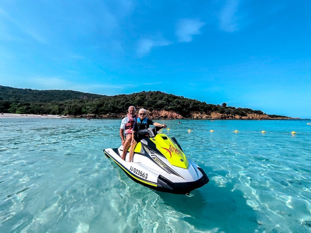 Descubrimiento de las Islas Cerbicale en jet ski biplaza 