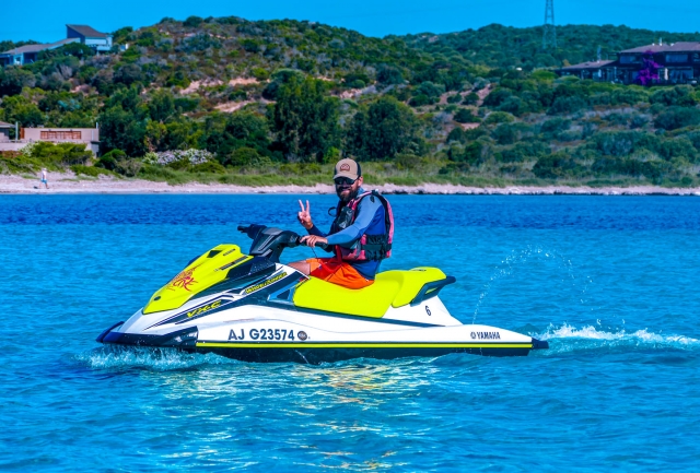  Acompañamiento de nuestro instructor duranle su paseo en jet ski 