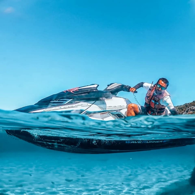  Ruta en jet ski por las aguas turquesas del sur de Córcega 