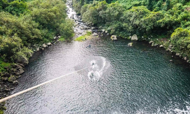  Tirolesa de 25 metros en el río Sainle-Suzanne