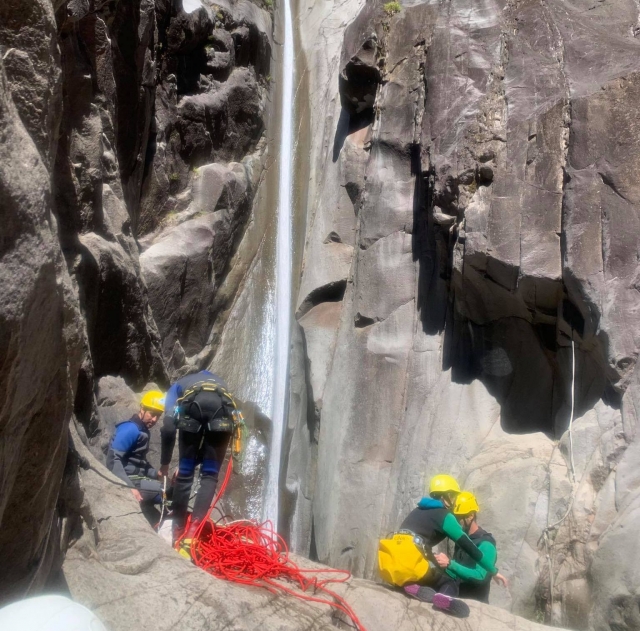  Descubrir las cascadas de Reunión en una actividad de barranquismo 