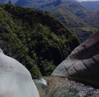 Descenso de barranquismo al Cañón de las Flores Amarillas - 3h