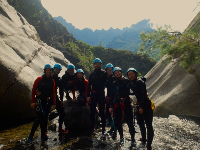 Reservación en equipo para una salida de barranquismo en Reunión 