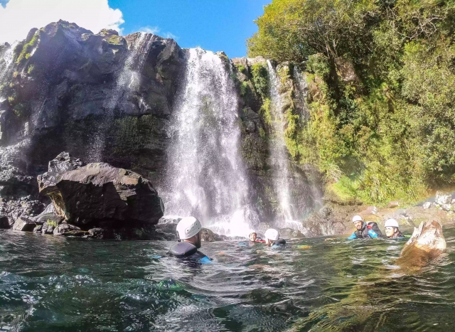  Magnífica cascada del río Fleur jaune en barranquismo 