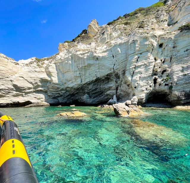 Paseo en barco por las calas de Córcega