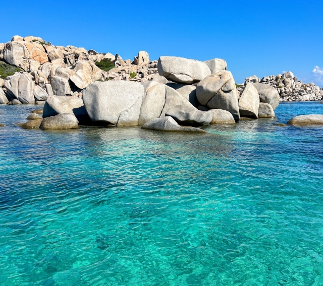 Aguas cristalinas en aguas corsas