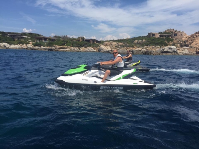  Manejar la jet ski admirando el paisaje 