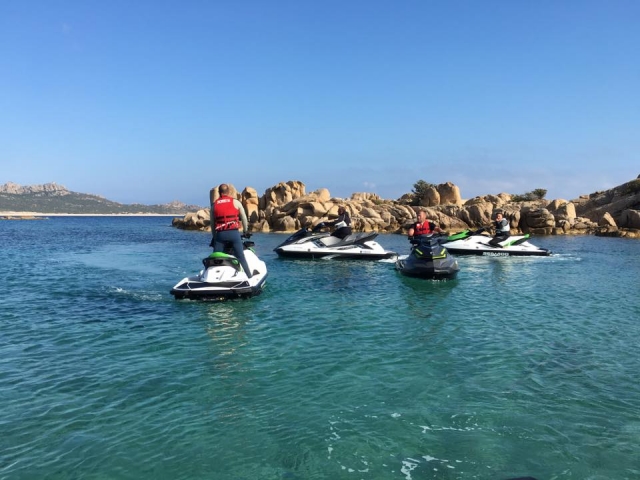 Paseo en jet ski con amigos 
