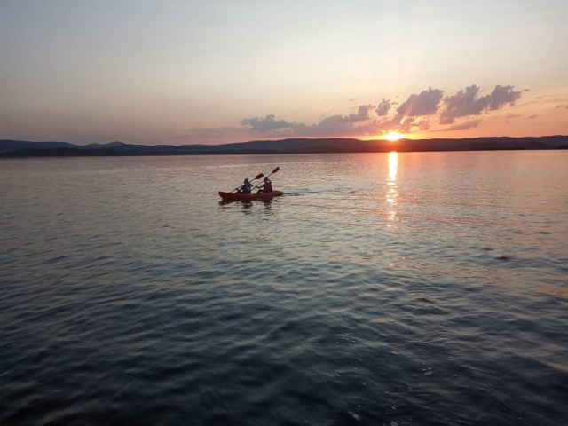 Paseo en kayak al atardecer 