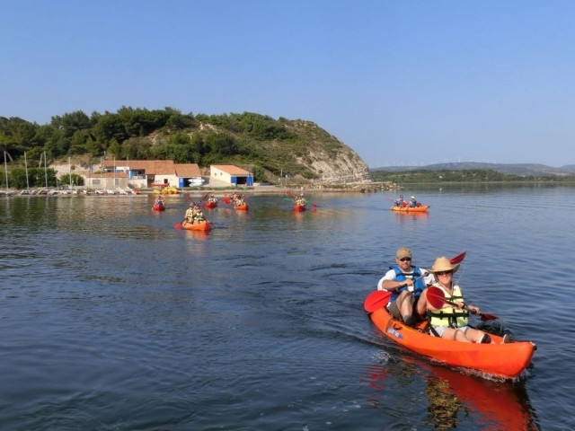 Viaje en kayak con sus ses queridos 
