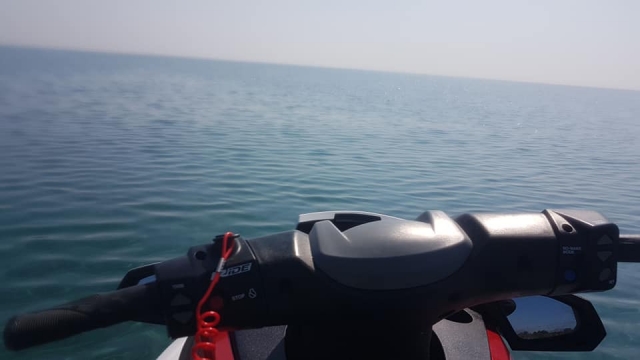  Vista de aguas tranquilas desde la moto.