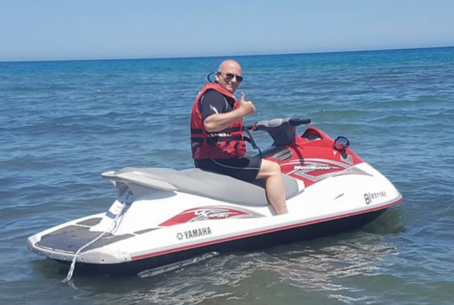  Instructor de jet skis en las aguas de Arinella 