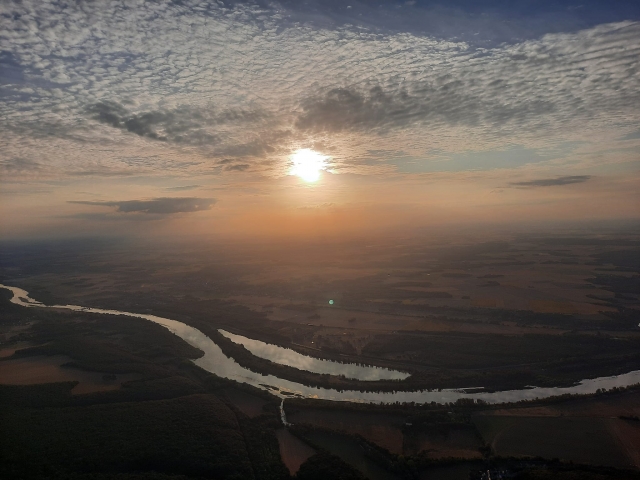 Vuelo sobre el Loira al atardecer 
