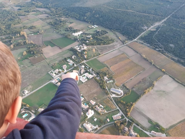  Una vista panorámica suspendida en el cielo 
