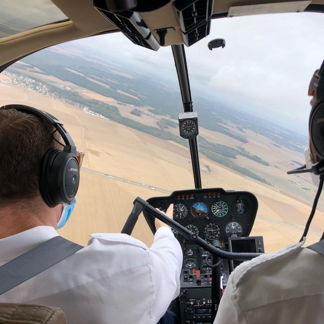  Vuelo en helicóptero con un piloto experimentado 