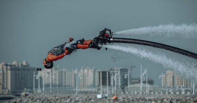  Experimenta el flyboard realizando fantásticas acrobacias 