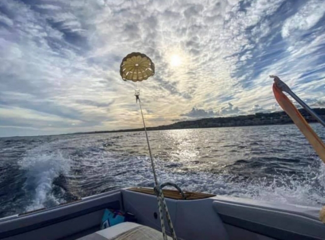  Parasailing para dos personas remolcado por un barco 