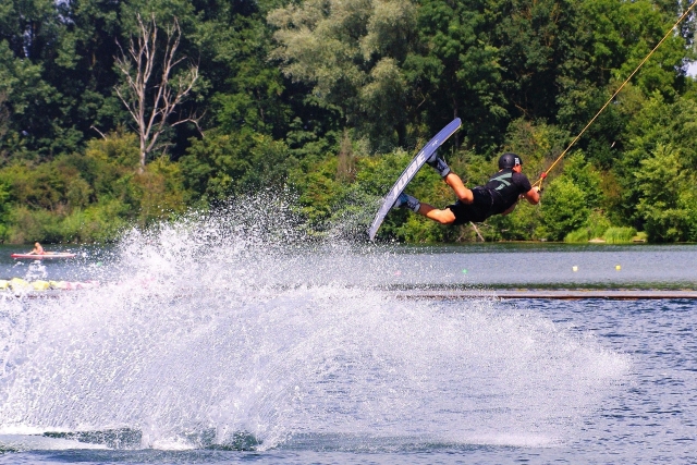 Wakeboard en el mar Mediterráneo 