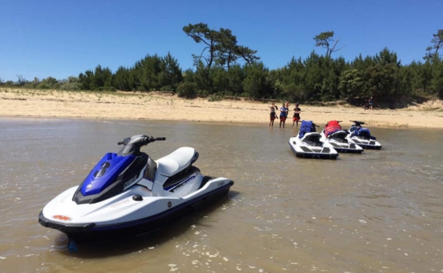  Playa desierta para descubrir después de un descanso duranle la excursión en jet ski 