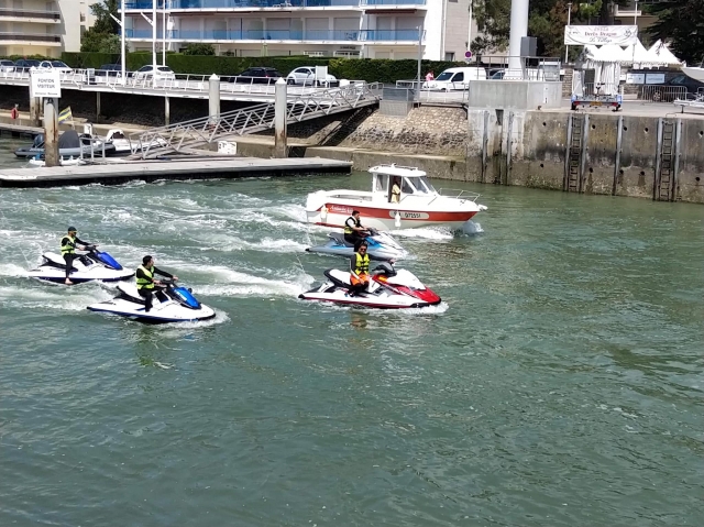 Ir en jet ski sin licencia en la bahía de La Baule