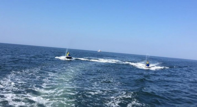 Velocidad y emoción en una jet ski sin licencia