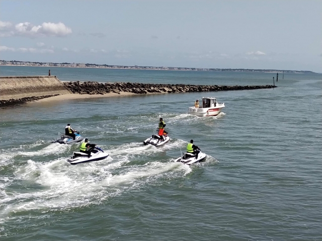 Velocidad y emoción duranle un paseo en jet ski en Loira Atlántico 