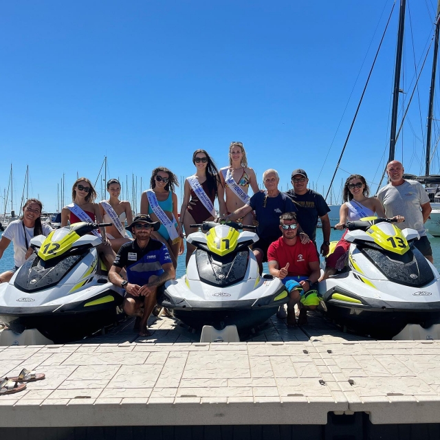  Listo para el paseo en jet ski 